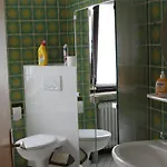 Haus Erlen 호텔 *